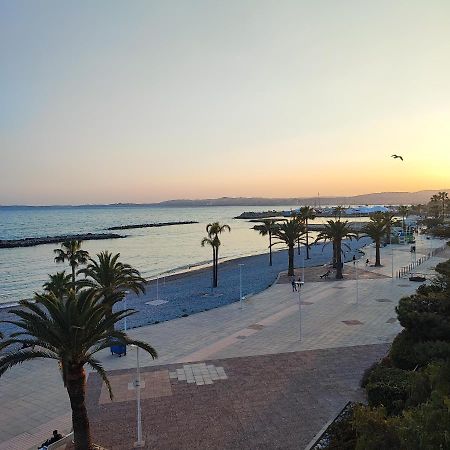 Grand Studio Bord De Mer- Acces Direct Aux Plages Saint-Laurent-du-Var Eksteriør billede