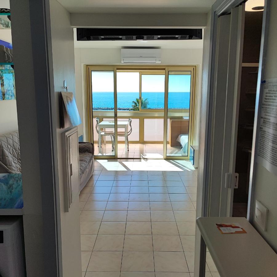 Grand Studio Bord De Mer- Acces Direct Aux Plages Saint-Laurent-du-Var Eksteriør billede